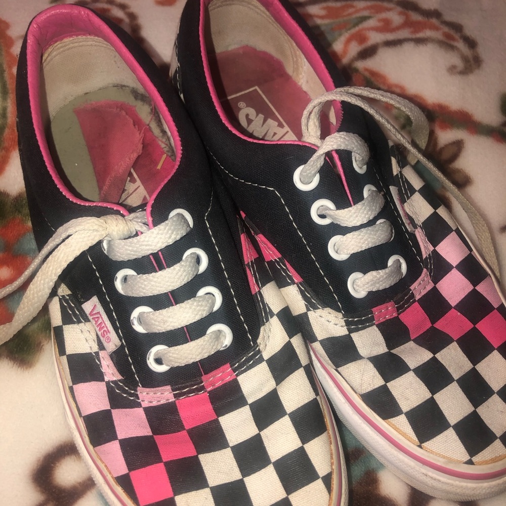 Vans retro checkered sneakers.